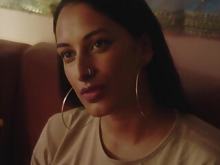 Morena é dada a um estilista indiano em fantasias eróticas