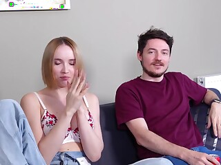 Polly Yangs深喉鸡巴而绿帽丈夫看着