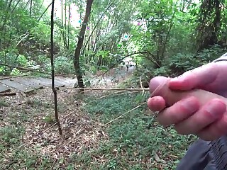 geile milf bläst fremden schwanz im wald