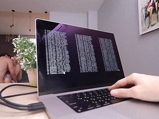 Denis Marti在沙发上狂干Bella Mur给绿帽看