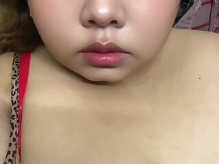 Milf malasia ssbbw sudada muestra tetas gigantes en lencería roja